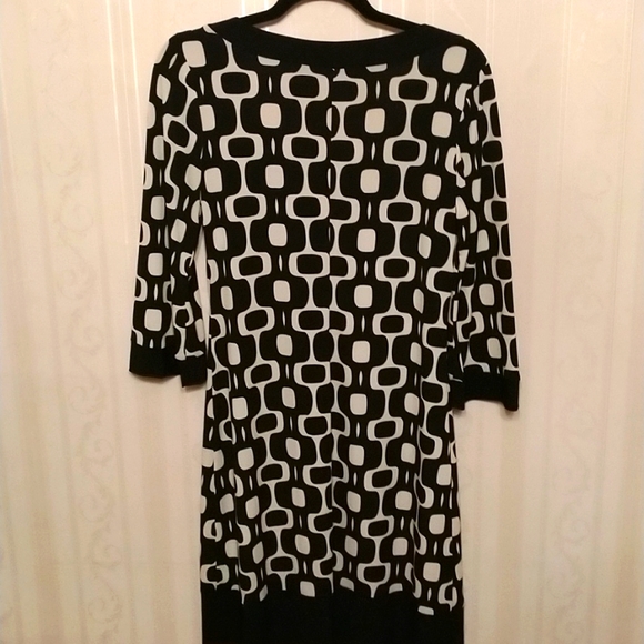 🌺Beautiful Laura black and white dress sz s silky and so comfortable - Picture 5 of 7